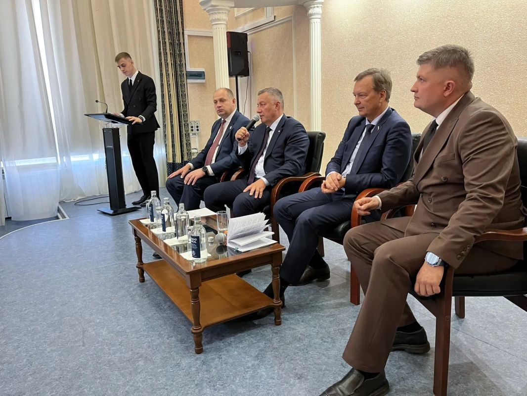 Андрей Яцкин провёл совещание по вопросам комплексного развития города Братска Андрей Яцкин провёл совещание по вопросам комплексного развития города Братска