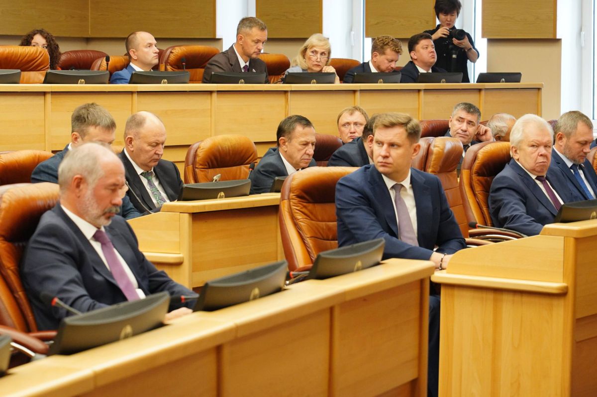 Ряд инициатив приняли в первом чтении на сентябрьской сессии Заксобрания Ряд инициатив приняли в первом чтении на сентябрьской сессии Заксобрания