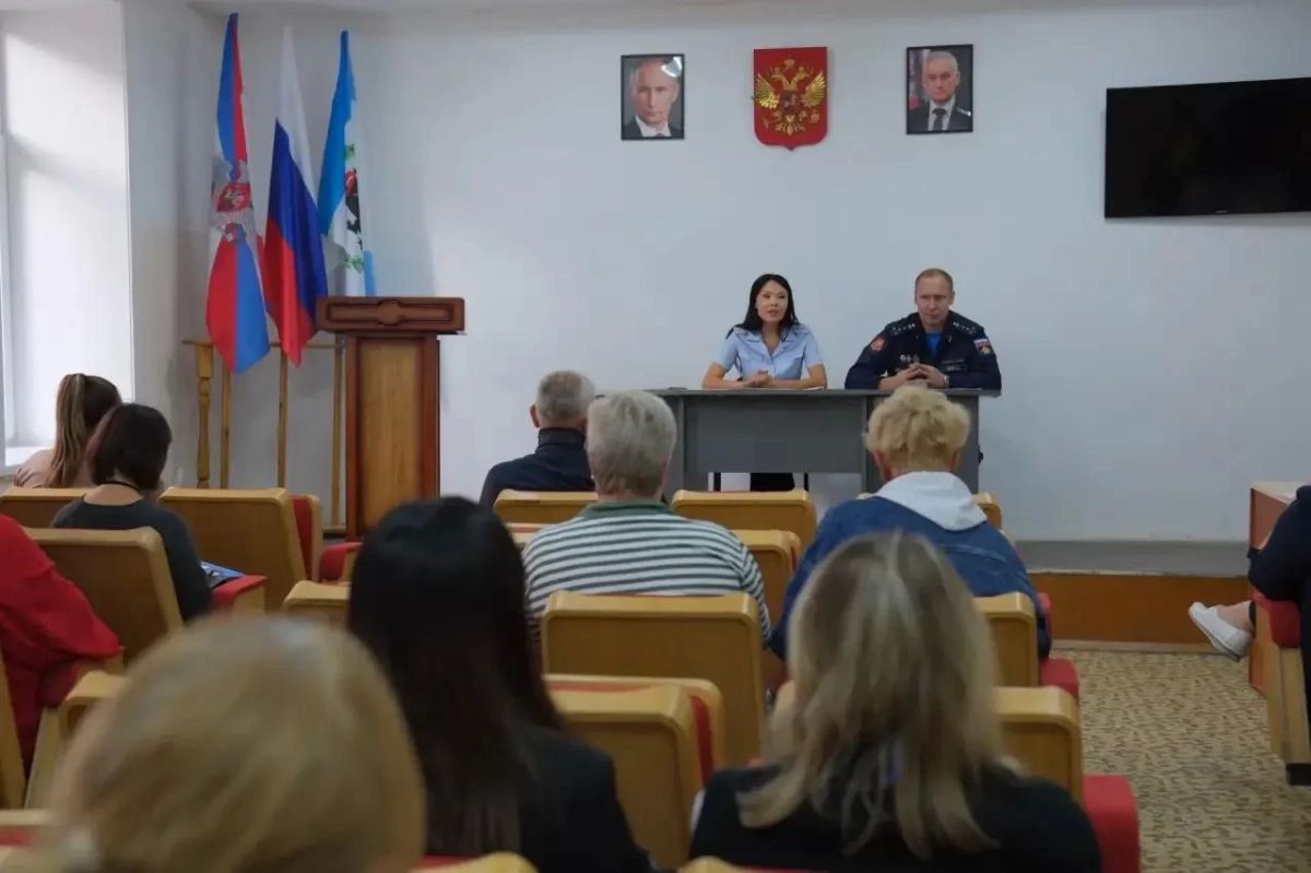 В Иркутске полицейские совместно с представителями военных комиссариатов провели встречи по защите граждан от мошенничества В Иркутске полицейские совместно с представителями военных комиссариатов провели встречи по защите граждан от мошенничества
