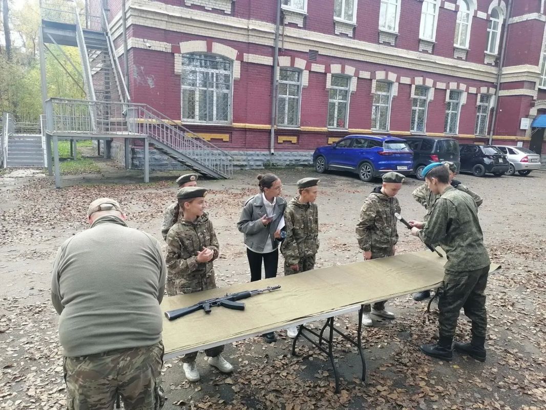 В роще «Молодежная» в Иркутске прошла военно-спортивная игра «Зарница» В роще «Молодежная» в Иркутске прошла военно-спортивная игра «Зарница»