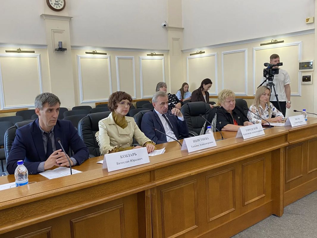 Социально значимые вопросы рассмотрели члены Общественной палаты Ангарского округа Социально значимые вопросы рассмотрели члены Общественной палаты Ангарского округа