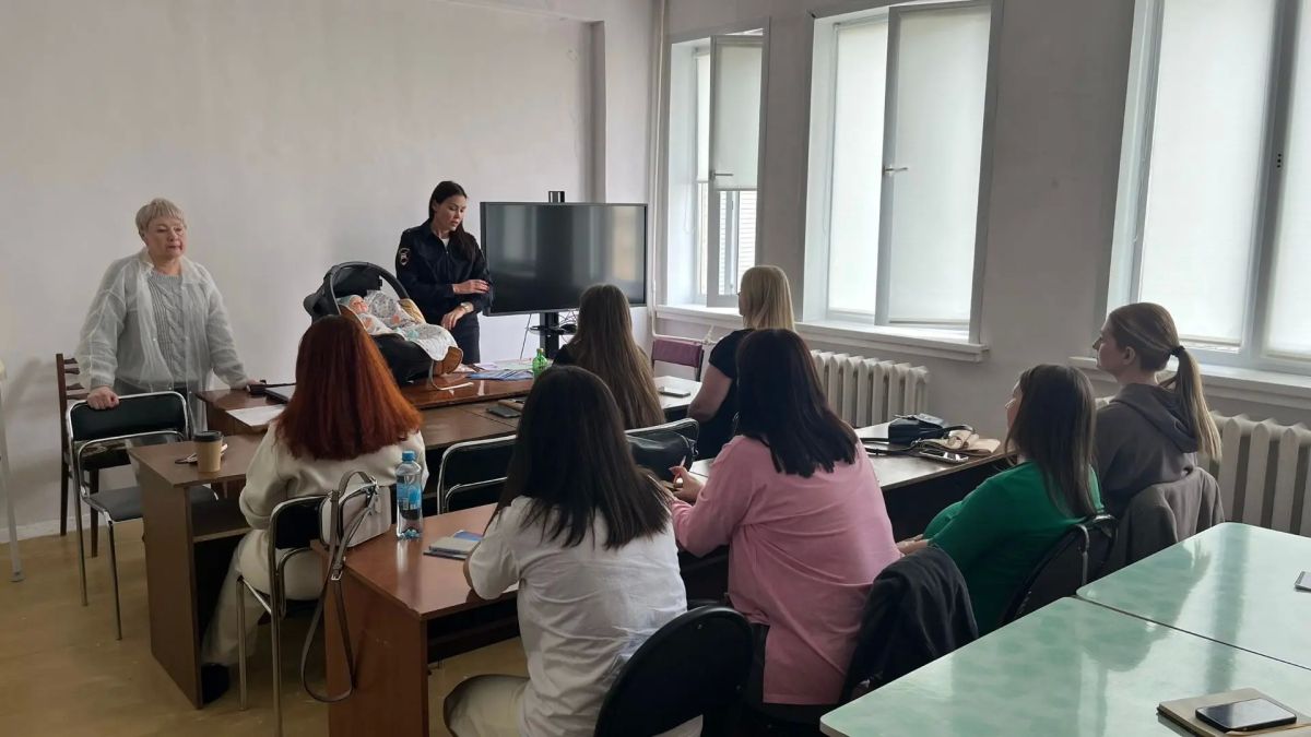 Правила перевозки детей в автомобилях стали темой встречи госавтоинспекторов с будущими родителями в Ангарске Правила перевозки детей в автомобилях стали темой встречи госавтоинспекторов с будущими родителями в Ангарске
