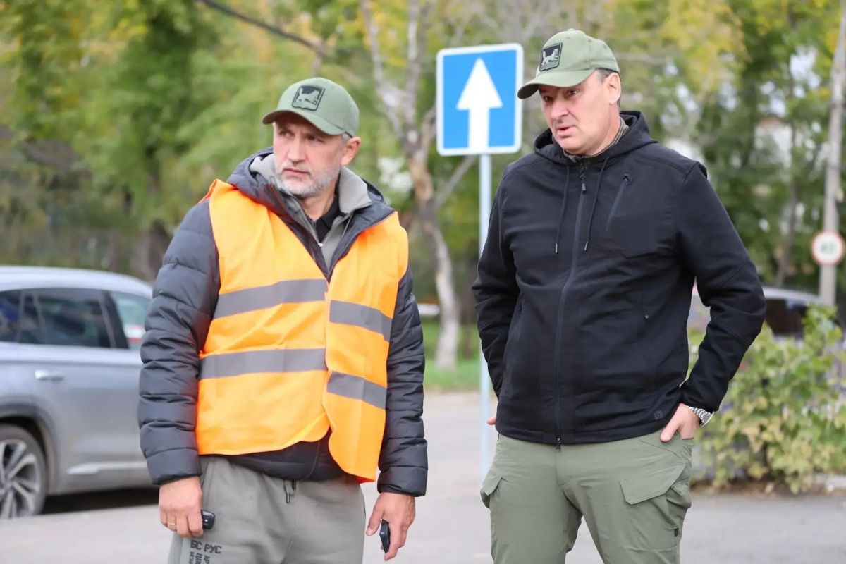 Мэр Руслан Болотов проверил ход ремонта дорог в Ленинском округе Мэр Руслан Болотов проверил ход ремонта дорог в Ленинском округе