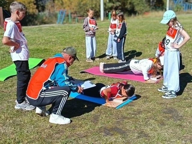 На этой неделе сотрудники Центра тестирования Всероссийского физкультурно-спортивного комплекса «Готов к труду и обороне» Тулуна приняли нормативы у ребят из регионального центра «Персей» На этой неделе сотрудники Центра тестирования Всероссийского физкультурно-спортивного комплекса «Готов к труду и обороне» Тулуна приняли нормативы у ребят из регионального центра «Персей»