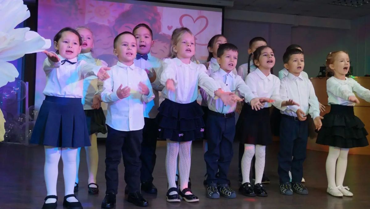 В преддверии Дня воспитателя в микрорайоне Университетский состоялся праздничный концерт «Сердце, отданное детям» В преддверии Дня воспитателя в микрорайоне Университетский состоялся праздничный концерт «Сердце, отданное детям»