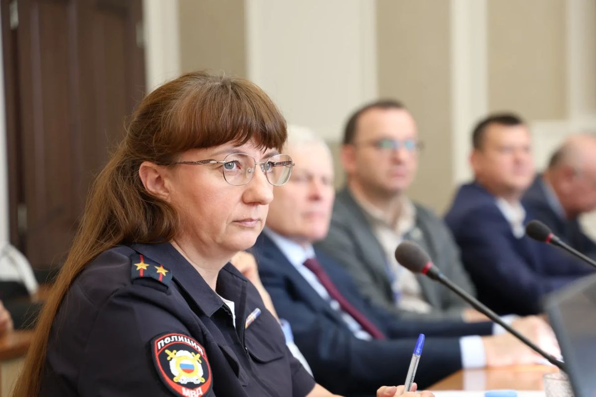 В Приангарье члены общественного совета и полицейские обсудили вопросы профилактики наркомании и патриотическую работу с молодежью В Приангарье члены общественного совета и полицейские обсудили вопросы профилактики наркомании и патриотическую работу с молодежью