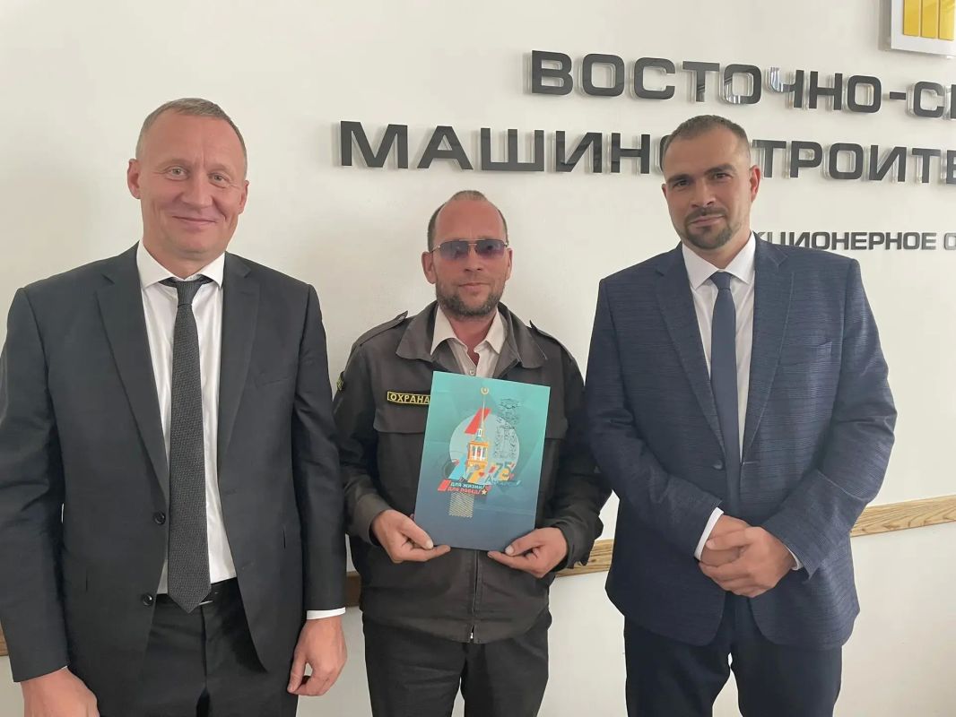 Сотрудников Восточно-Сибирского машиностроительного завода поздравили с профессиональным праздником Сотрудников Восточно-Сибирского машиностроительного завода поздравили с профессиональным праздником