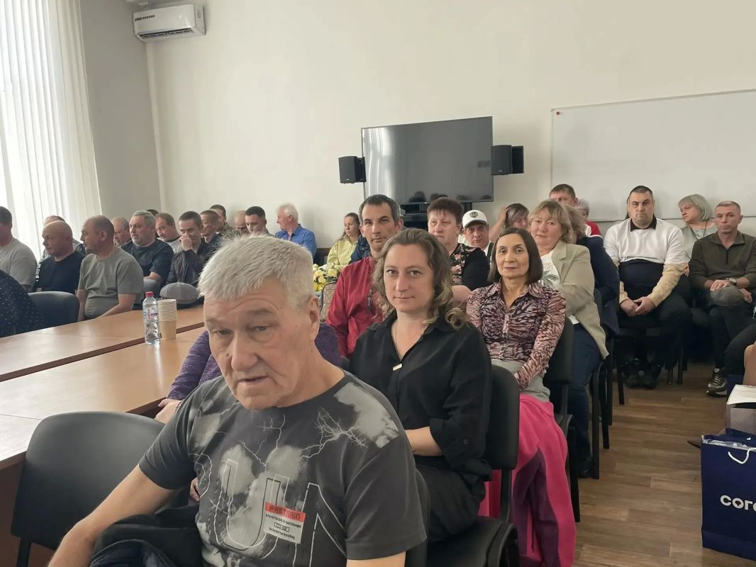 Сотрудников Восточно-Сибирского машиностроительного завода поздравили с профессиональным праздником Сотрудников Восточно-Сибирского машиностроительного завода поздравили с профессиональным праздником