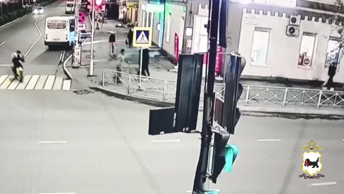 В Иркутске сотрудники Госавтоинспекции разбираются в обстоятельствах ДТП, в результате которого травмы получил водитель электросамоката