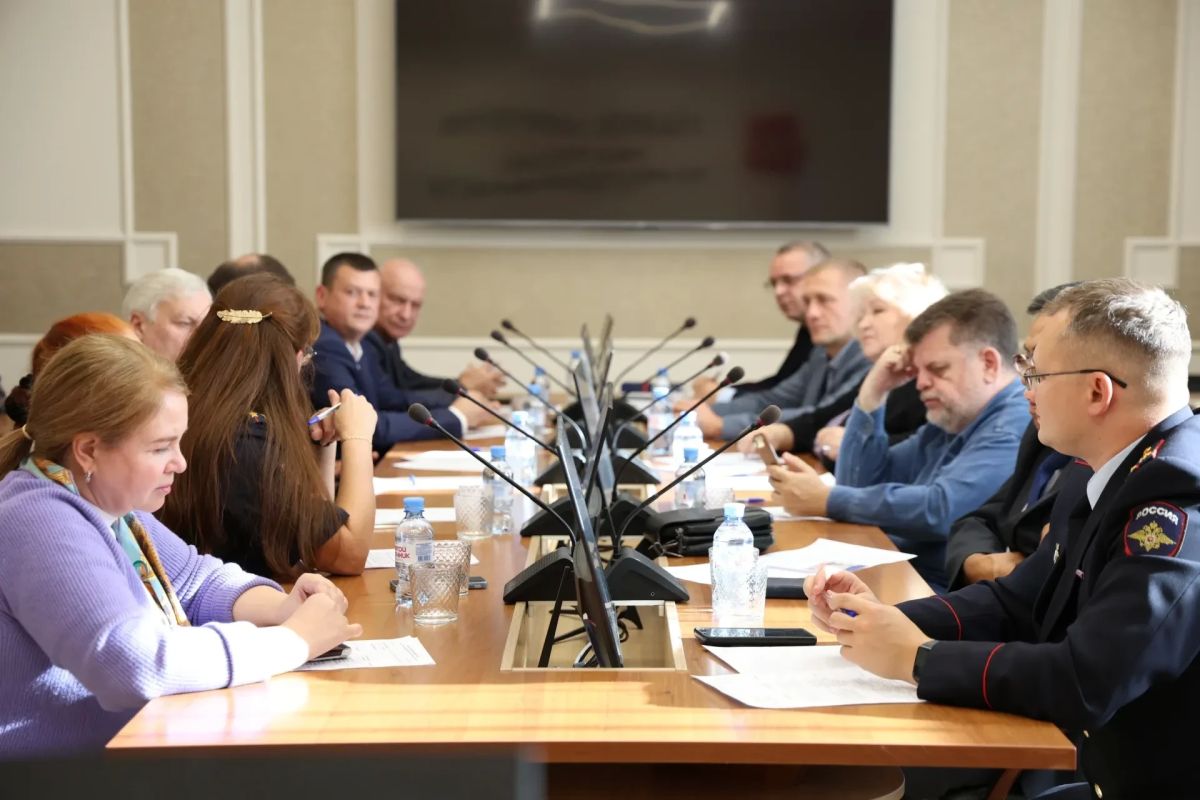 В Приангарье члены общественного совета и полицейские обсудили вопросы профилактики наркомании и патриотическую работу с молодежью