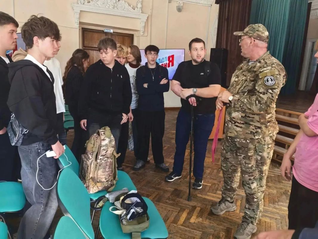 От фронтовых историй до первой помощи: иркутские студенты встретились с ветеранами СВО От фронтовых историй до первой помощи: иркутские студенты встретились с ветеранами СВО