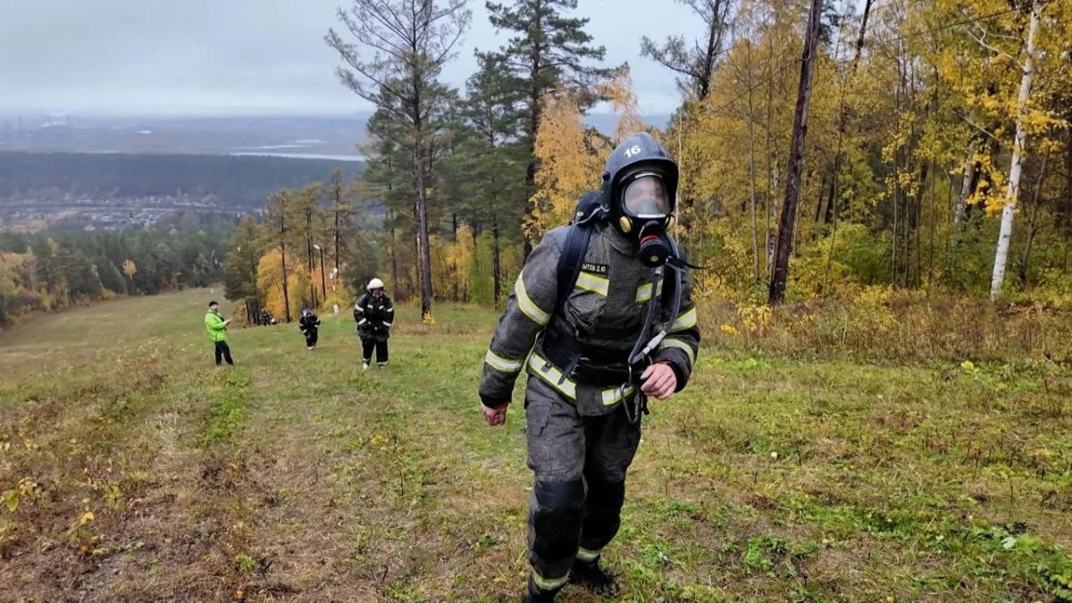 Соревнования «Вертикальный вызов» среди 12 команд спасателей провели в Шелеховском районе