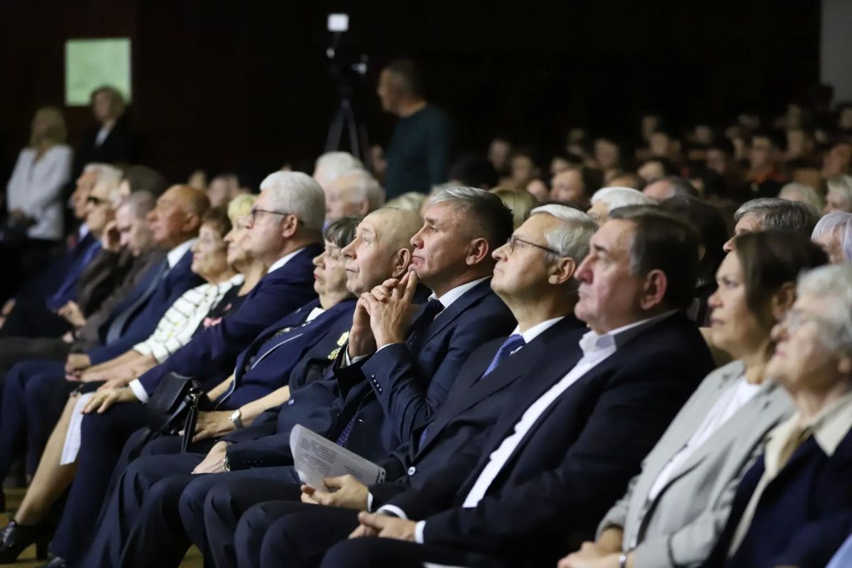 Руслан Болотов: «Своя, родная, Иркутская!» – торжественный концерт, посвящённый 89-летию со дня образования нашего региона, прошёл накануне в Музыкальном театре имени Н. М. Загурского Руслан Болотов: «Своя, родная, Иркутская!» – торжественный концерт, посвящённый 89-летию со дня образования нашего региона, прошёл накануне в Музыкальном театре имени Н. М. Загурского