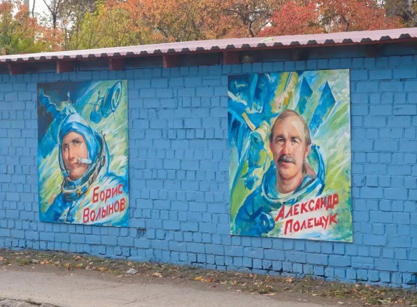 Портреты космонавтов украсили улицу Советскую в Иркутске Портреты космонавтов украсили улицу Советскую в Иркутске