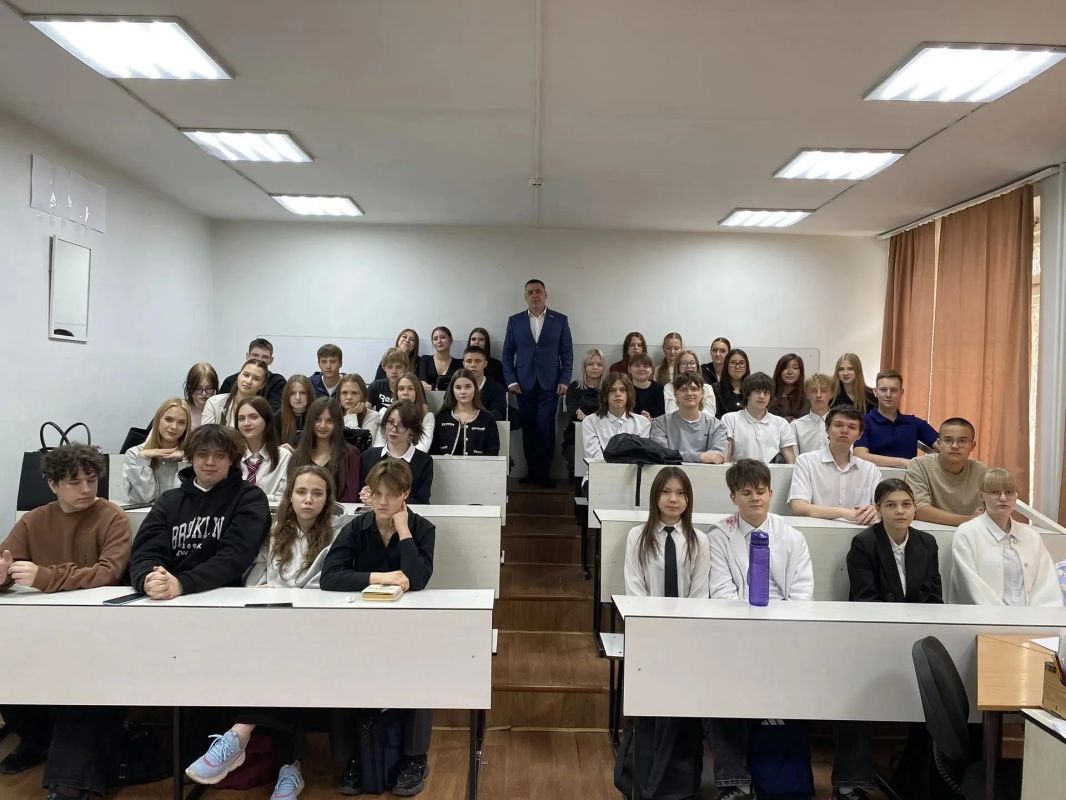 Участники СВО провели уроки мужества для ангарских школьников