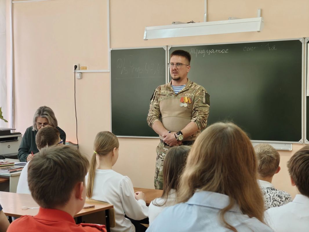 Участники СВО провели уроки мужества для ангарских школьников Участники СВО провели уроки мужества для ангарских школьников