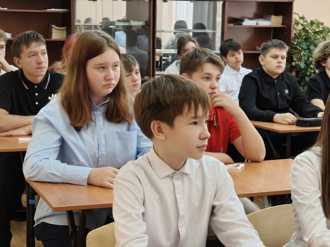 Участники СВО провели уроки мужества для ангарских школьников Участники СВО провели уроки мужества для ангарских школьников