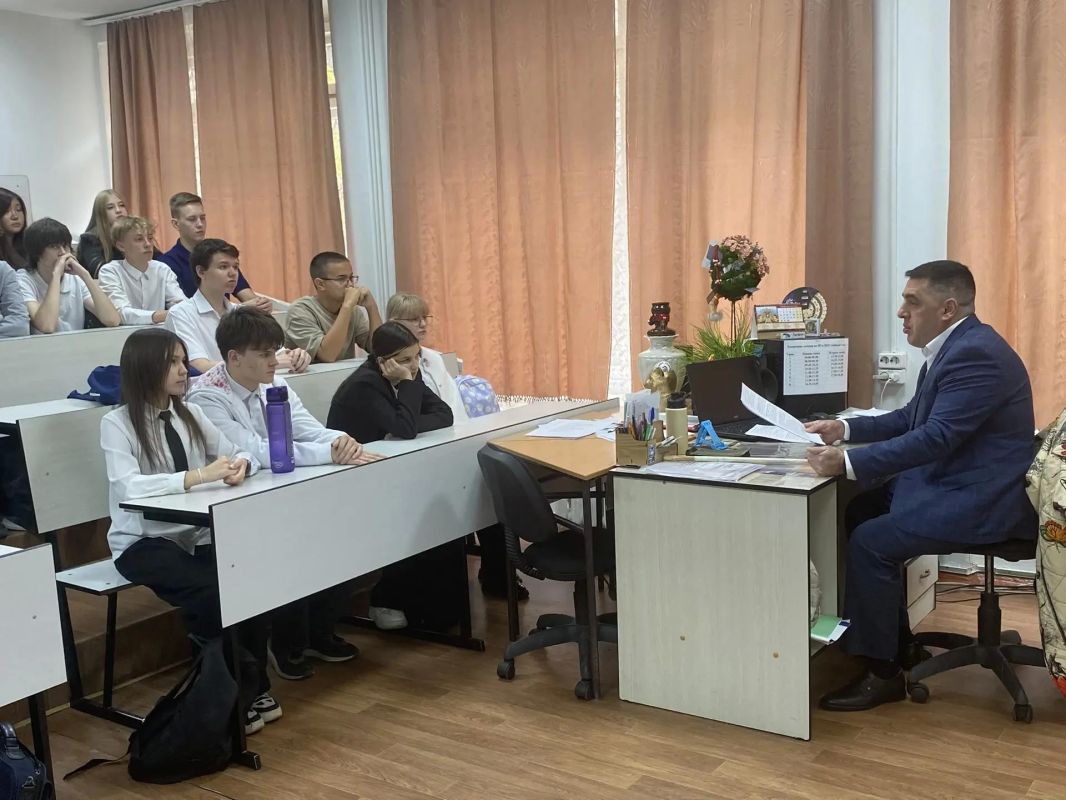 Участники СВО провели уроки мужества для ангарских школьников Участники СВО провели уроки мужества для ангарских школьников