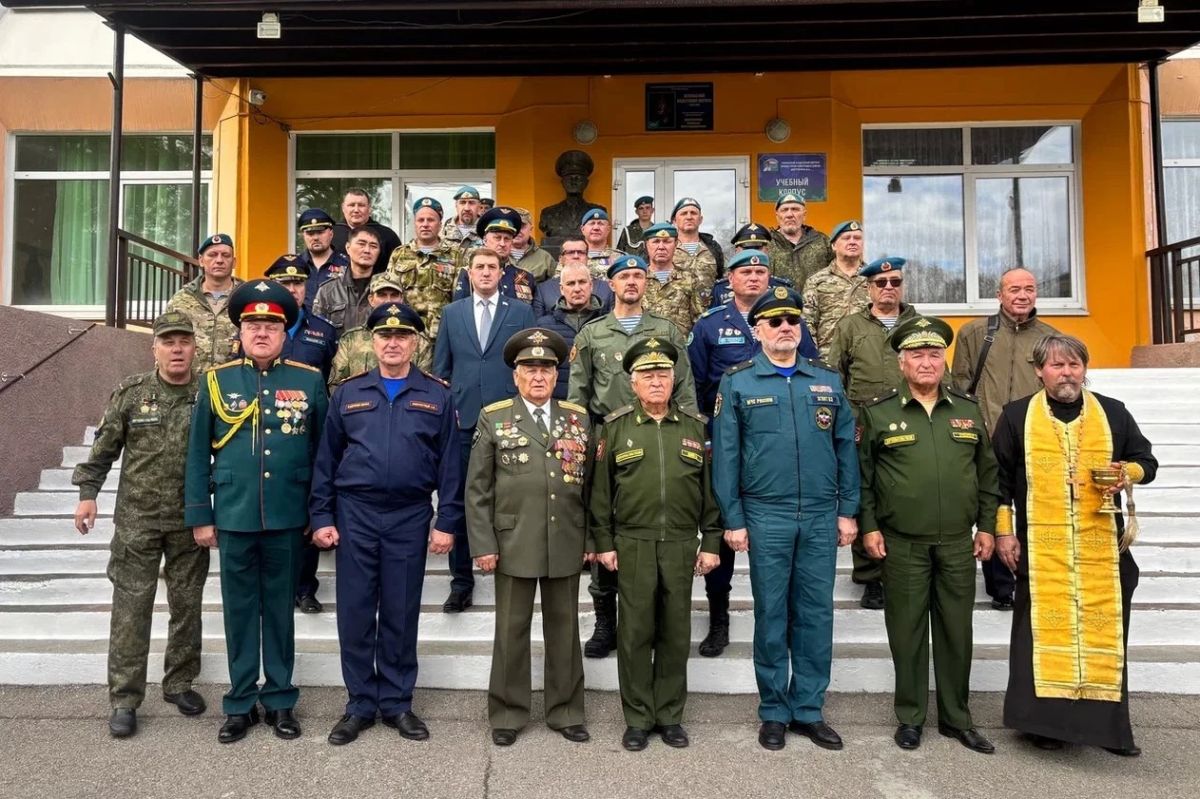 В Усольском кадетском корпусе установили бюст Героя Советского Союза Валерия Востротина В Усольском кадетском корпусе установили бюст Героя Советского Союза Валерия Востротина