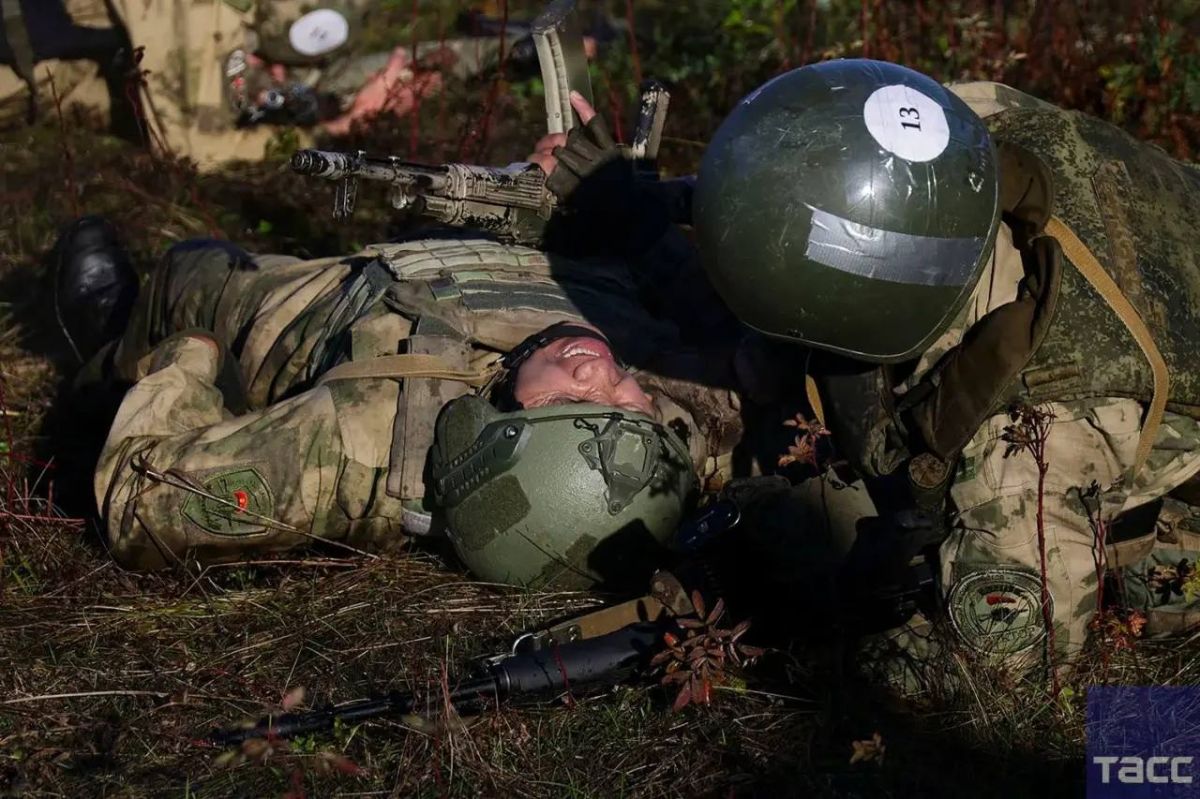 Военнослужащие спецподразделений Сибирского округа Росгвардии прошли испытания на право ношения крапового берета Военнослужащие спецподразделений Сибирского округа Росгвардии прошли испытания на право ношения крапового берета