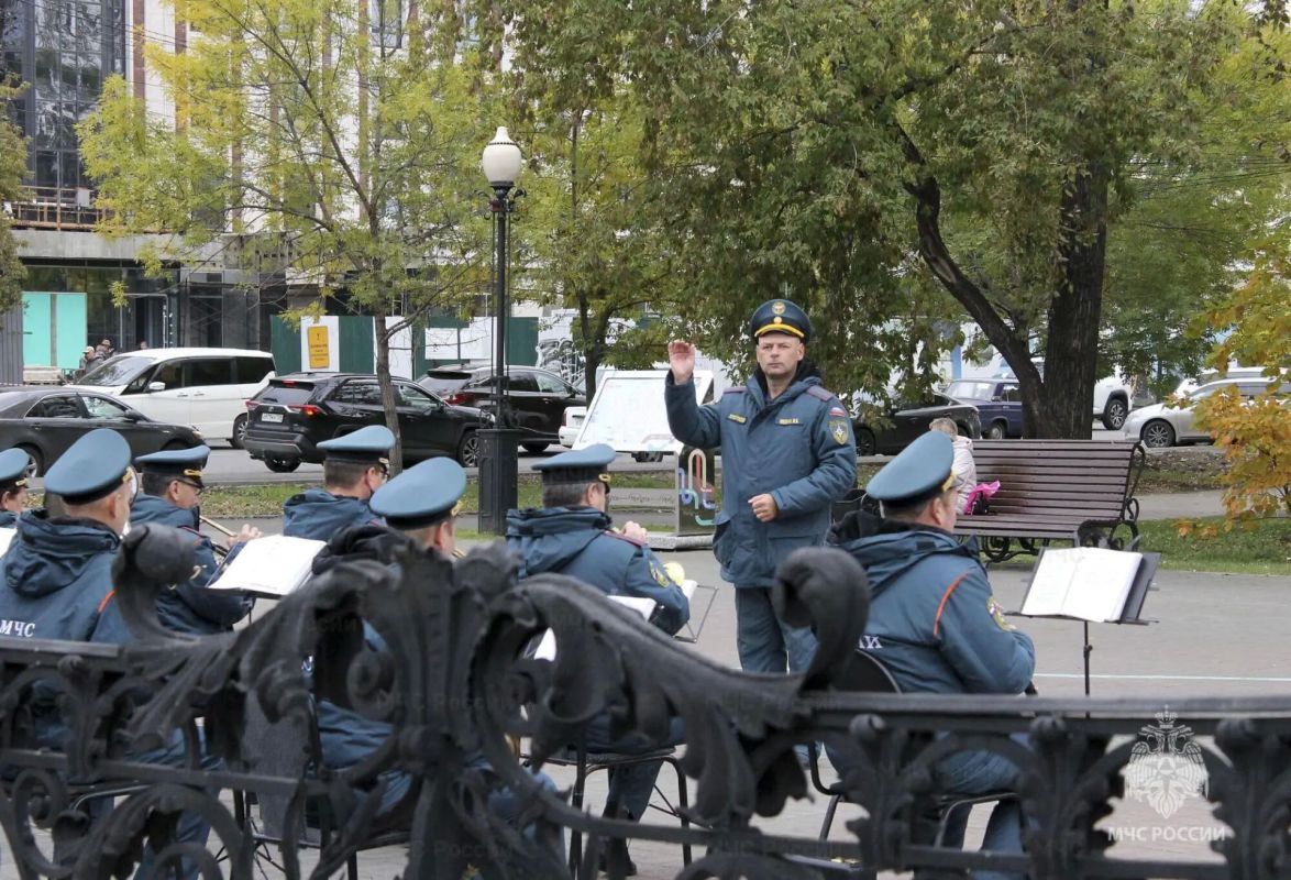 Духовой оркестр Главного управления принял участие в профилактической акции «Музыка на службе безопасности» Духовой оркестр Главного управления принял участие в профилактической акции «Музыка на службе безопасности»