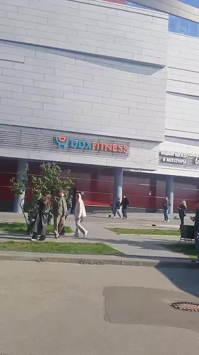В Иркутске эвакуировали посетителей ТЦ "Сильвер Молл" из-за задымления