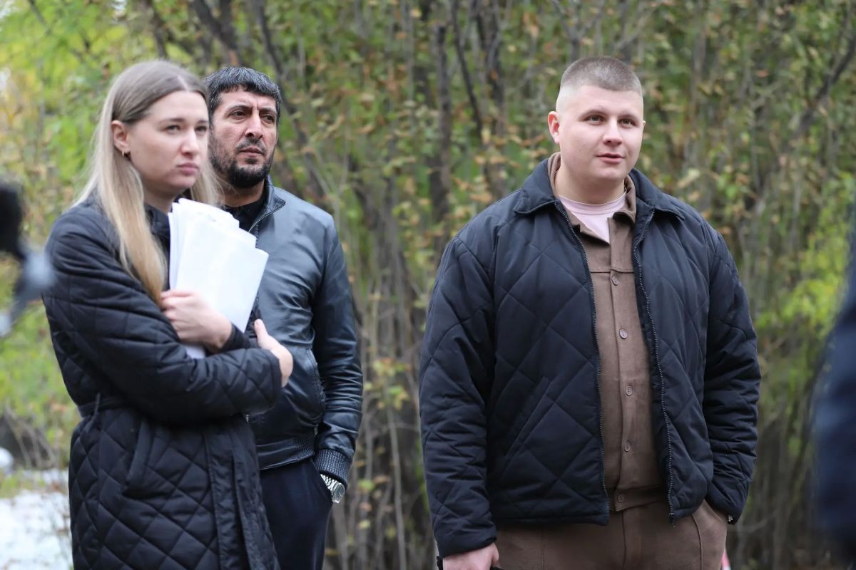В парке имени Парижской коммуны завершается благоустройство центральной аллеи В парке имени Парижской коммуны завершается благоустройство центральной аллеи