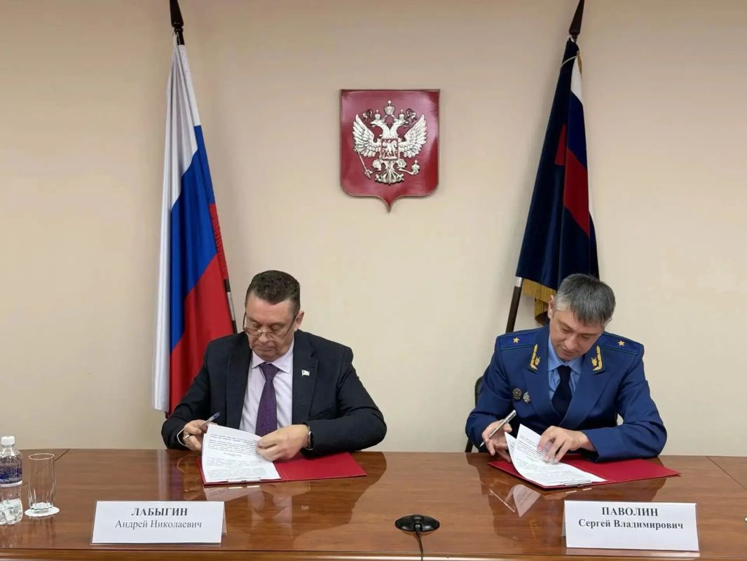 Прокурор Иркутской области Паволин С.В. и исполняющий обязанности Уполномоченного по защите прав предпринимателей региона Лабыгин А.Н. провели совместный личный прием и заключили соглашение о сотрудничестве Прокурор Иркутской области Паволин С.В. и исполняющий обязанности Уполномоченного по защите прав предпринимателей региона Лабыгин А.Н. провели совместный личный прием и заключили соглашение о сотрудничестве