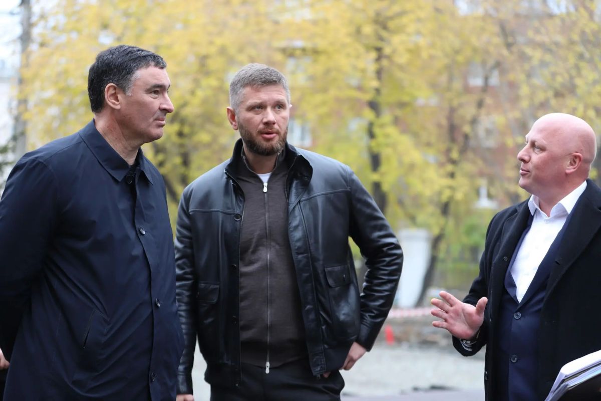 В парке имени Парижской коммуны завершается благоустройство центральной аллеи В парке имени Парижской коммуны завершается благоустройство центральной аллеи