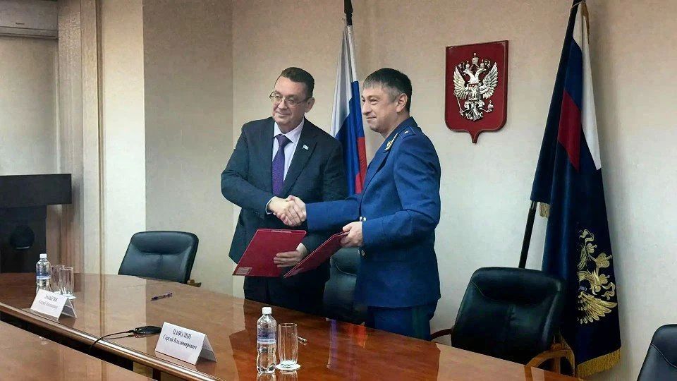Прокурор Иркутской области Паволин С.В. и исполняющий обязанности Уполномоченного по защите прав предпринимателей региона Лабыгин А.Н. провели совместный личный прием и заключили соглашение о сотрудничестве Прокурор Иркутской области Паволин С.В. и исполняющий обязанности Уполномоченного по защите прав предпринимателей региона Лабыгин А.Н. провели совместный личный прием и заключили соглашение о сотрудничестве