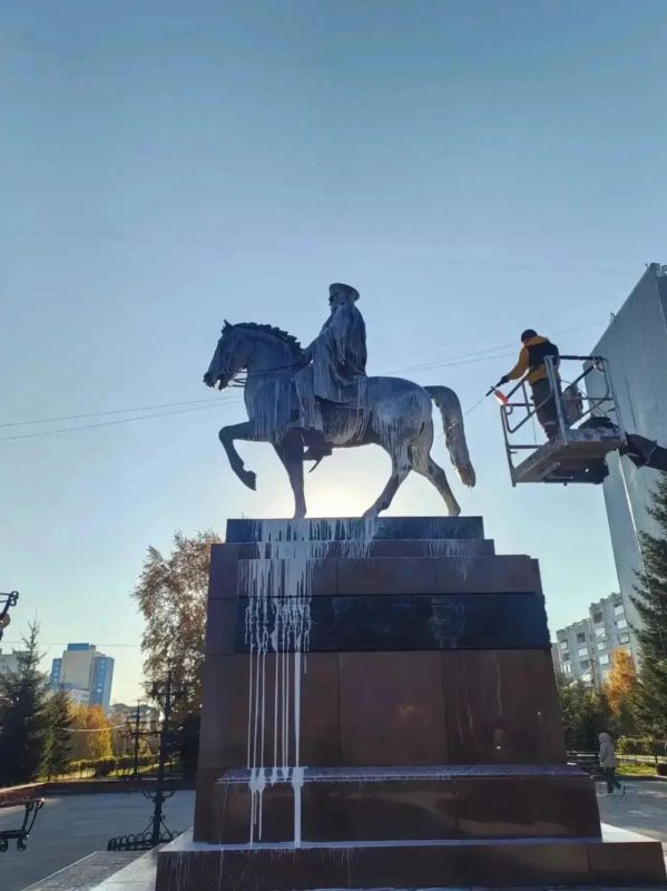 Чистота – в деталях: в Иркутске завершают сезонную помывку памятников и артобъектов Чистота – в деталях: в Иркутске завершают сезонную помывку памятников и артобъектов