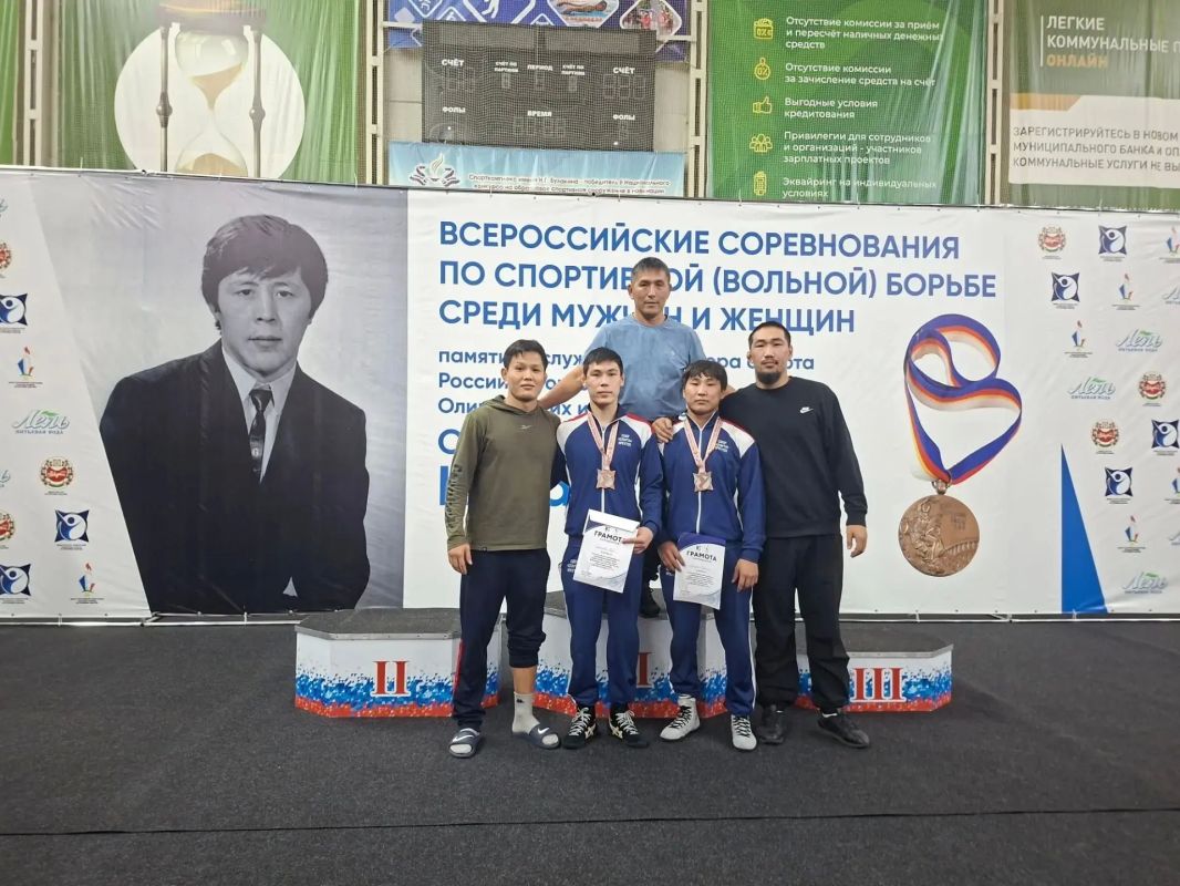 Спортсмены Приангарья стали бронзовыми призёрами всероссийских соревнований по вольной борьбе среди мужчин памяти Заслуженного мастера спорта России, бронзового призёра Олимпийских игр в Сеуле Сергея Захаровича Карамчакова