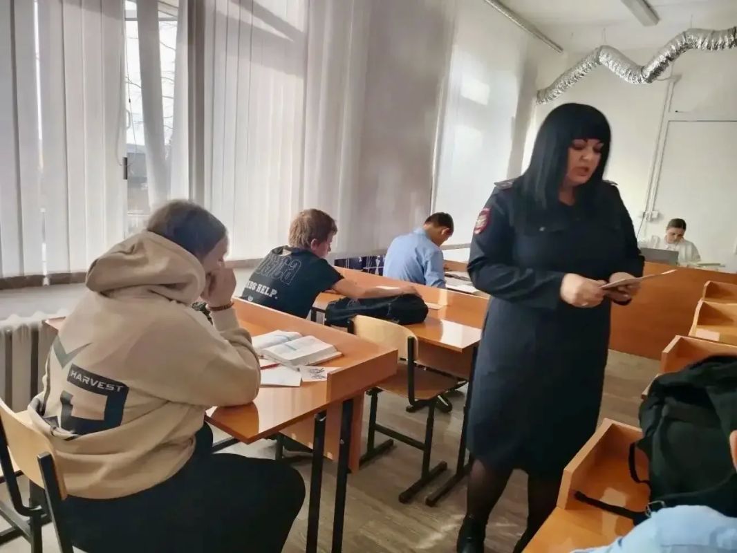 Сотрудники Братского ЛО МВД России на транспорте провели важную профилактическую беседу в Турминской средней общеобразовательной школе Сотрудники Братского ЛО МВД России на транспорте провели важную профилактическую беседу в Турминской средней общеобразовательной школе