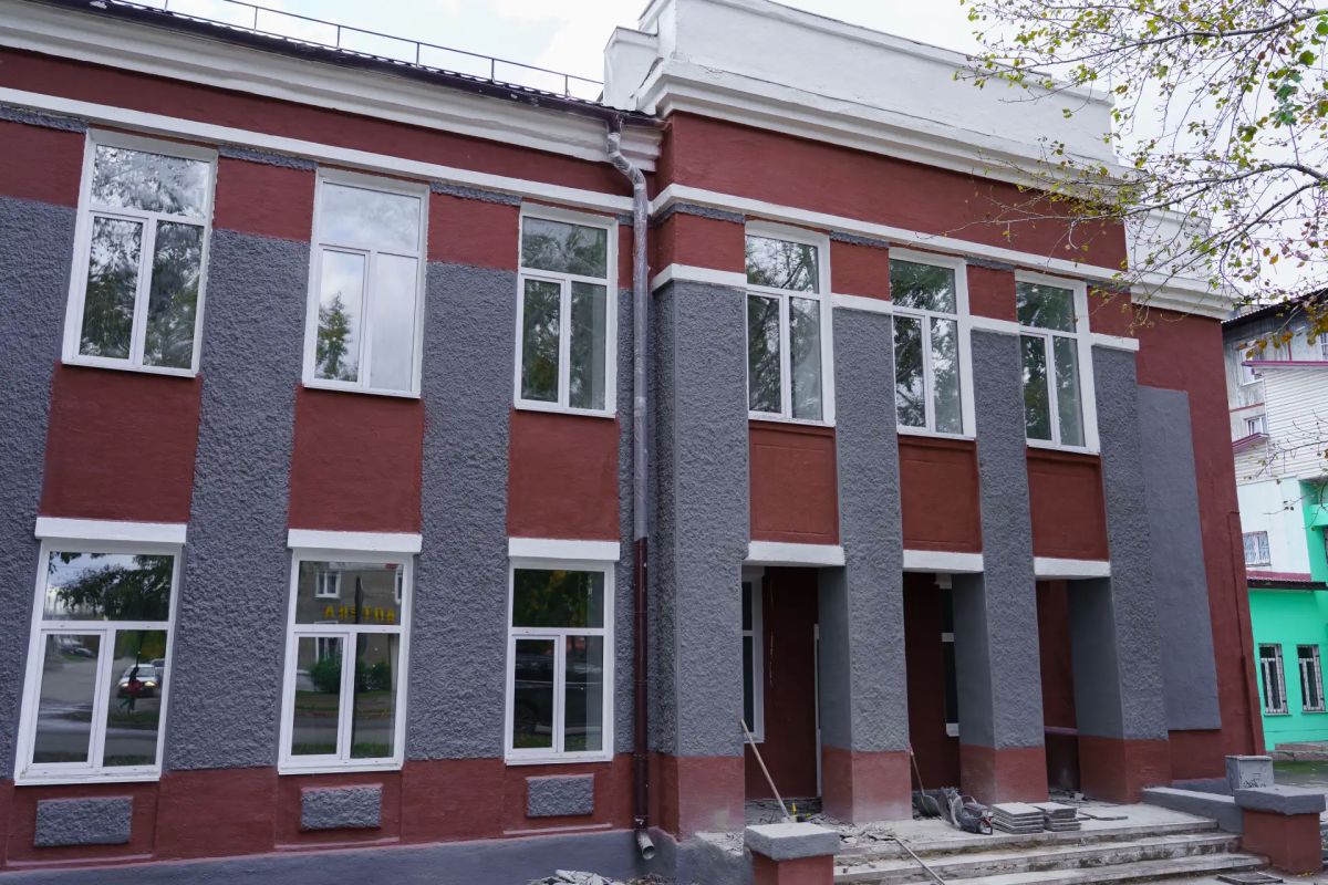 Капремонт Центральной городской библиотеки им. А. Вампилова в Черемхово вышел на завершающий этап Капремонт Центральной городской библиотеки им. А. Вампилова в Черемхово вышел на завершающий этап