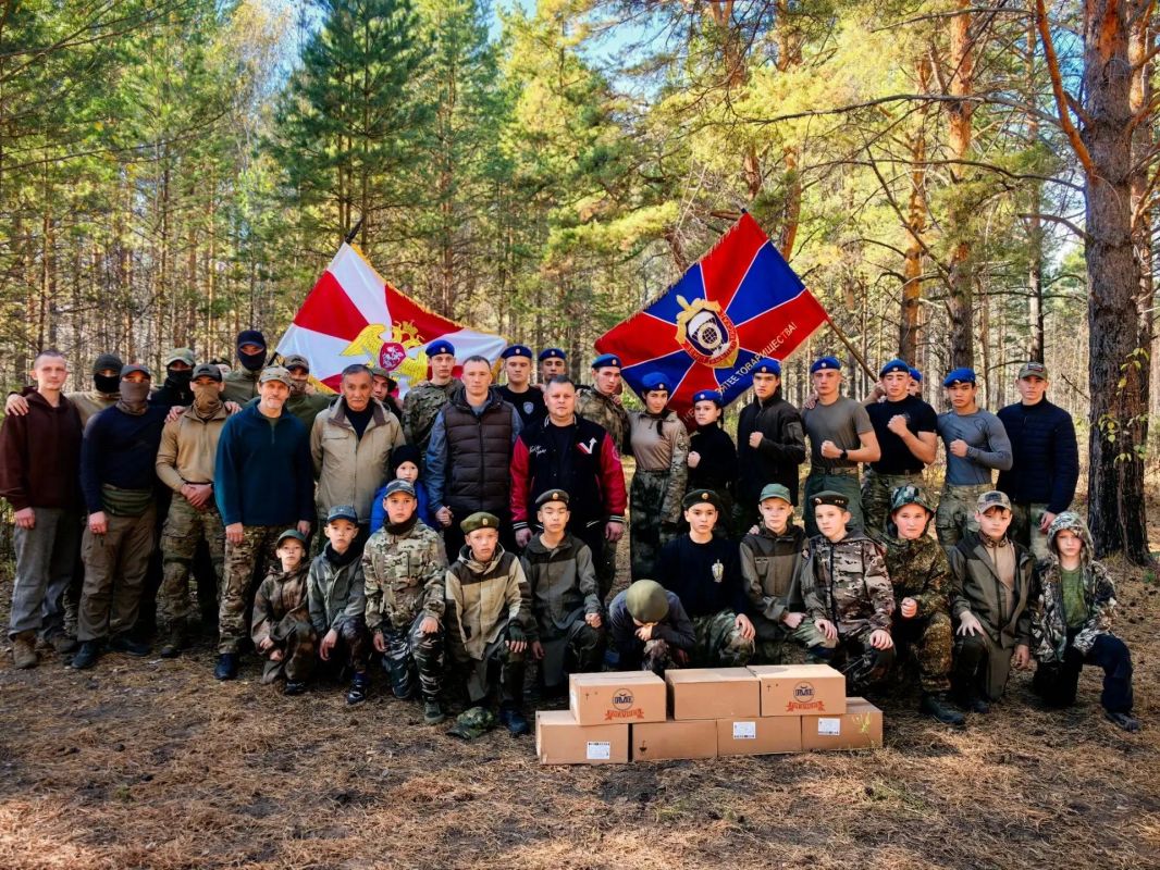 В атмосфере полевого выхода, организованного военно-патриотическим клубом «Вымпел», среди тренировок и отработки навыков произошло событие, которое напомнило о главном — о поддержке тех, кто сегодня на передовой В атмосфере полевого выхода, организованного военно-патриотическим клубом «Вымпел», среди тренировок и отработки навыков произошло событие, которое напомнило о главном — о поддержке тех, кто сегодня на передовой