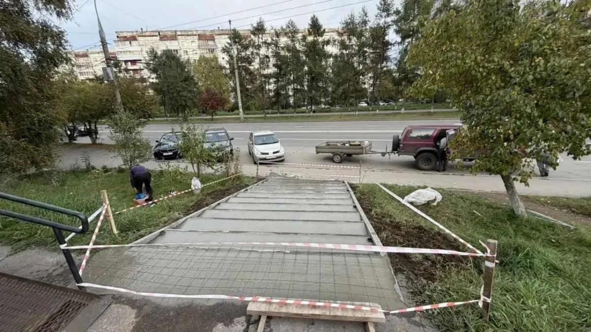 11 лестниц отремонтировали в микрорайоне Первомайском 11 лестниц отремонтировали в микрорайоне Первомайском