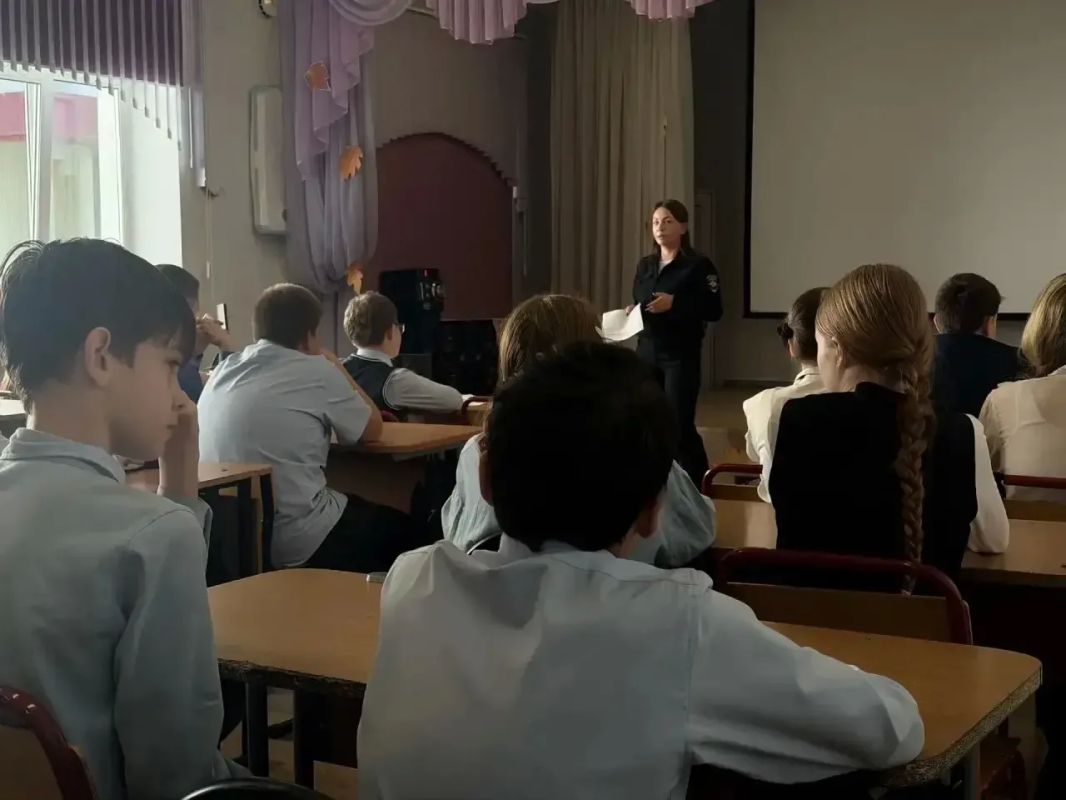В Иркутске полицейские провели урок безопасности для школьников В Иркутске полицейские провели урок безопасности для школьников