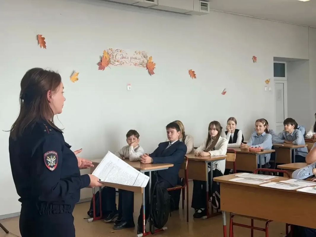 В Иркутске полицейские провели урок безопасности для школьников В Иркутске полицейские провели урок безопасности для школьников