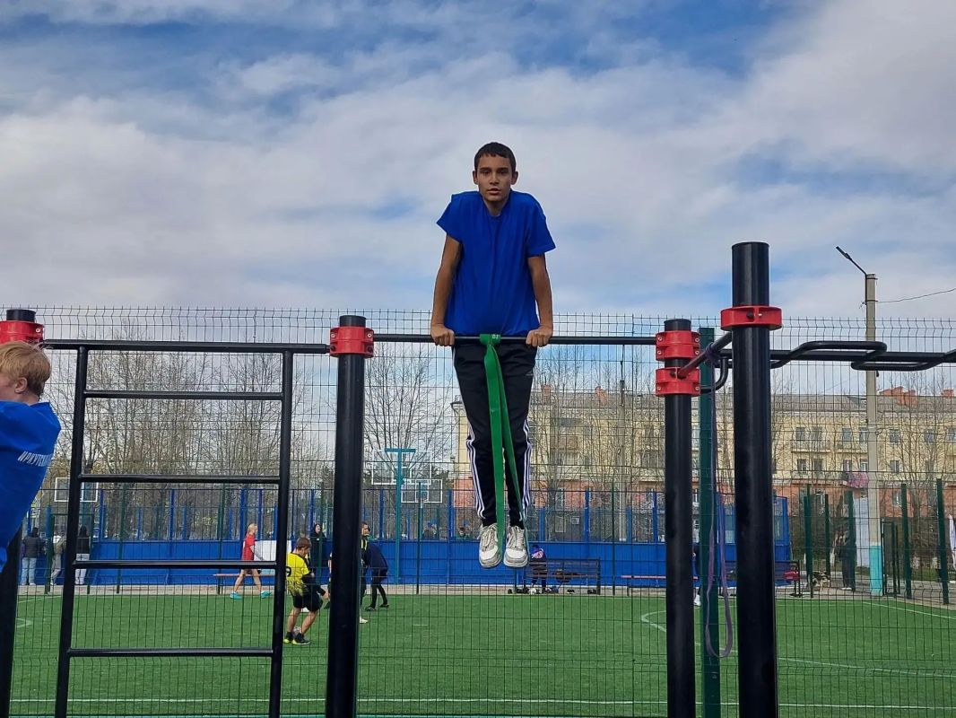 В Свирске состоялось открытие «умной» и многофункциональной спортивных площадок В Свирске состоялось открытие «умной» и многофункциональной спортивных площадок