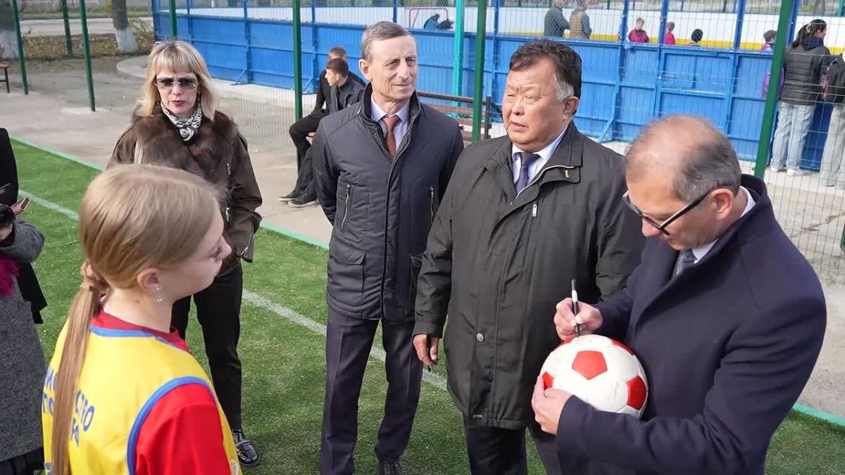 Игорь Кобзев: В Свирске открыли две спортивные площадки – «умную» и многофункциональную