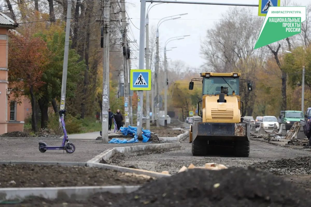 Ремонтные работы на улице Розы Люксембург в областном центре ведутся круглосуточно