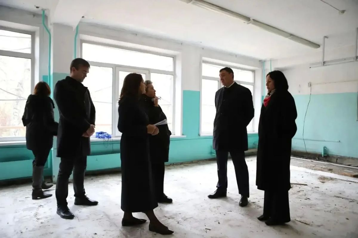 Мэр Руслан Болотов проверил ход капитального ремонта школы № 67 Мэр Руслан Болотов проверил ход капитального ремонта школы № 67
