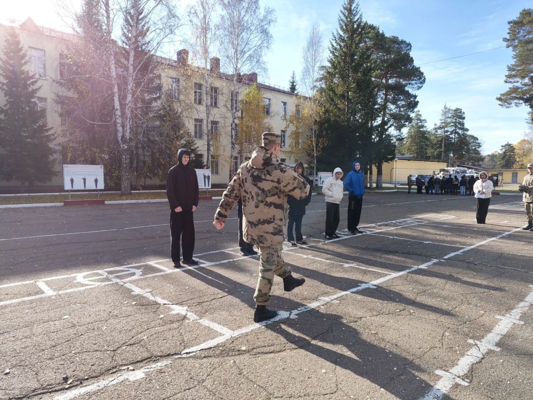 Акция ко Дню призывника состоялась в Ангарском округе Акция ко Дню призывника состоялась в Ангарском округе