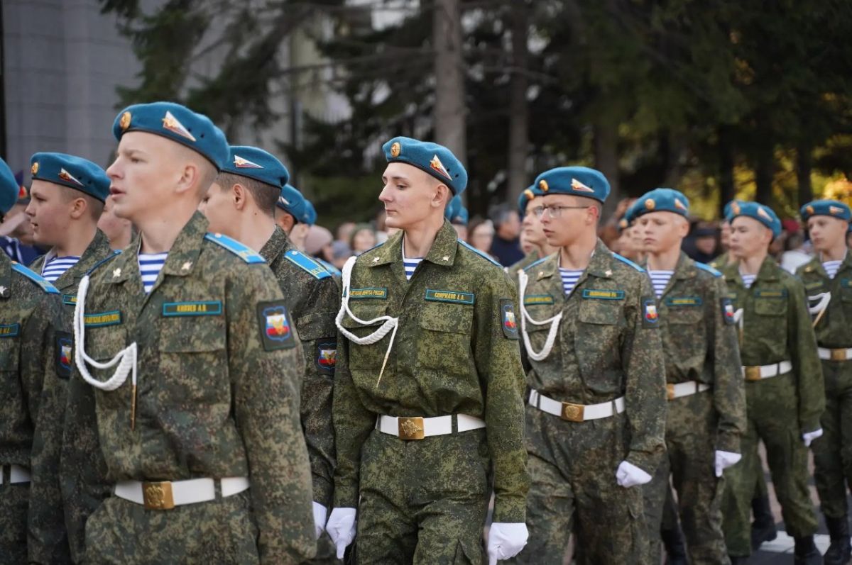92 кадета Иркутской области принесли клятву на верность Родине 92 кадета Иркутской области принесли клятву на верность Родине