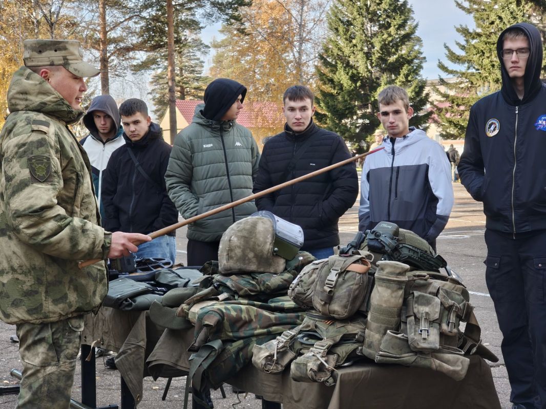 Акция ко Дню призывника состоялась в Ангарском округе Акция ко Дню призывника состоялась в Ангарском округе