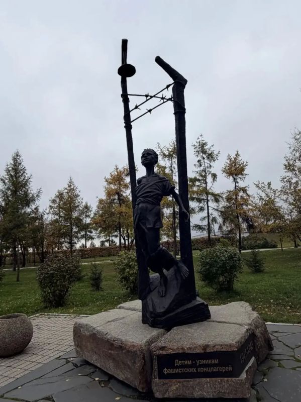 Волонтеры УФК по Иркутской области приняли участие в городском мероприятии по высадке саженцев рябины у Памятника несовершеннолетним узникам концлагерей Волонтеры УФК по Иркутской области приняли участие в городском мероприятии по высадке саженцев рябины у Памятника несовершеннолетним узникам концлагерей