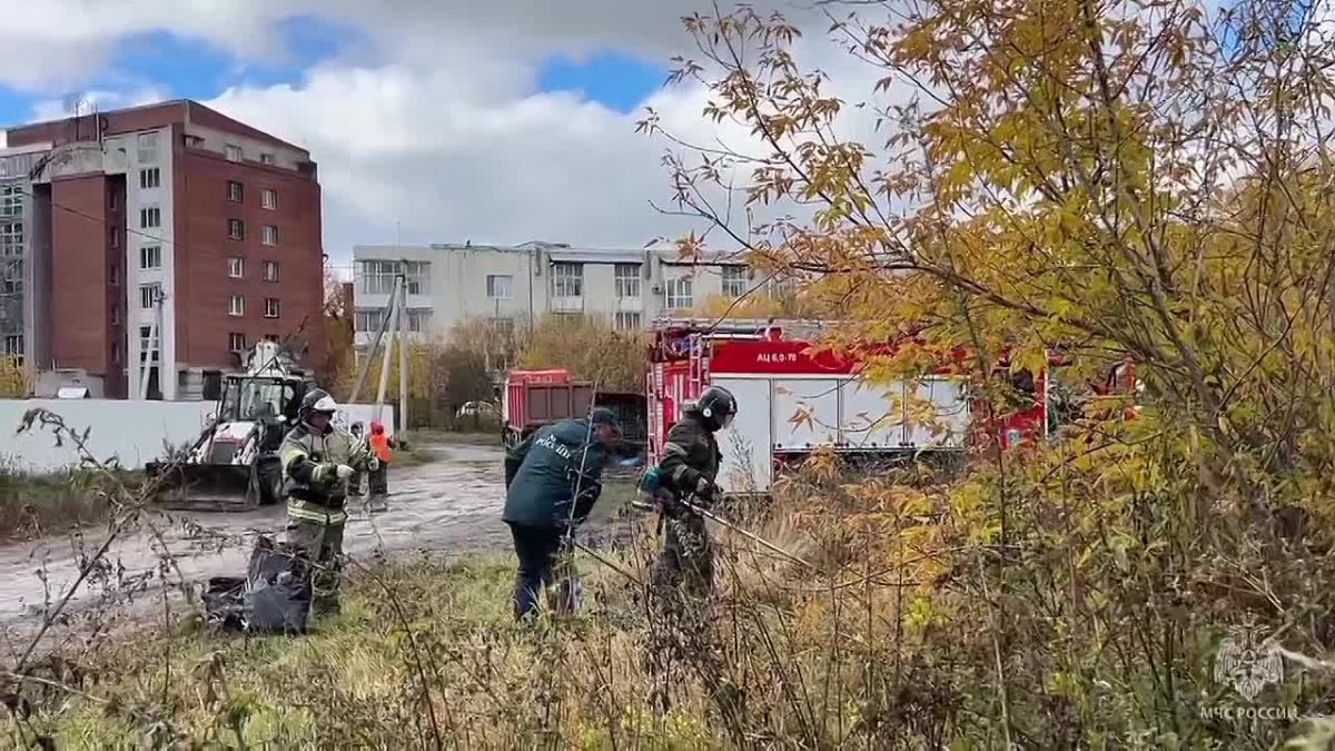 Сотрудники местных пожарно-спасательных гарнизонов оказывают содействие в подготовке к пожароопасному сезону