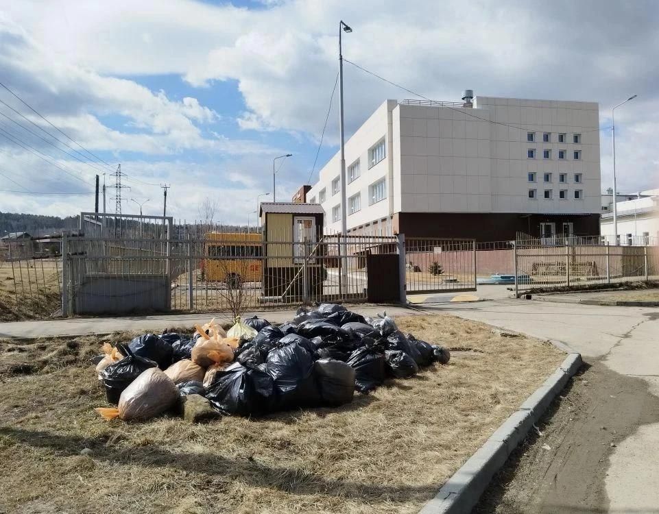 Иркутяне продолжают наводить порядок в городе Иркутяне продолжают наводить порядок в городе