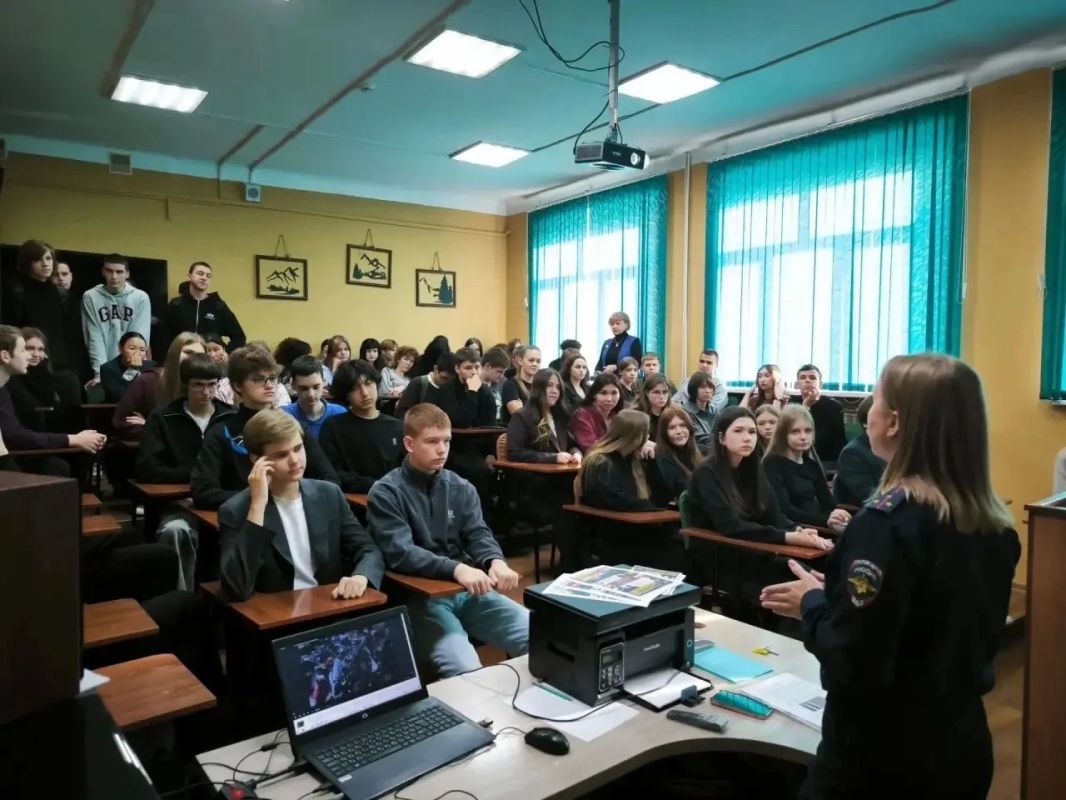 Сотрудники Госавтоинспекции провели профилактическое мероприятие со старшеклассниками Нижнеудинска Сотрудники Госавтоинспекции провели профилактическое мероприятие со старшеклассниками Нижнеудинска