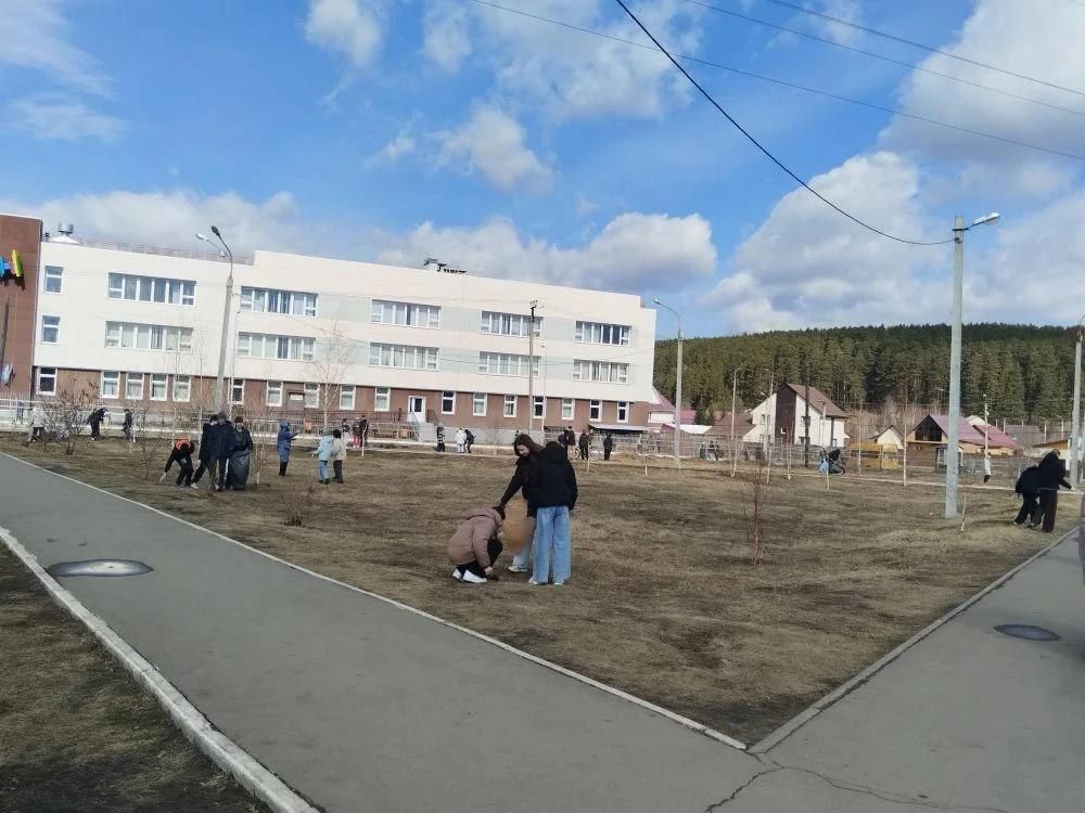 Иркутяне продолжают наводить порядок в городе Иркутяне продолжают наводить порядок в городе